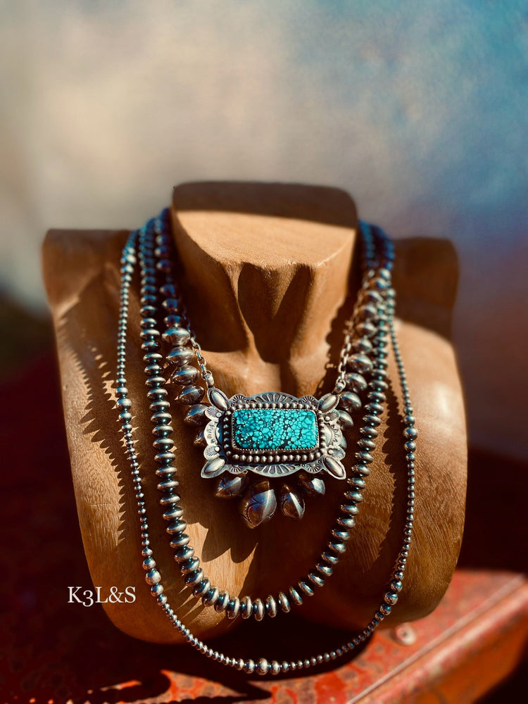 NECKLACES & PENDANTS